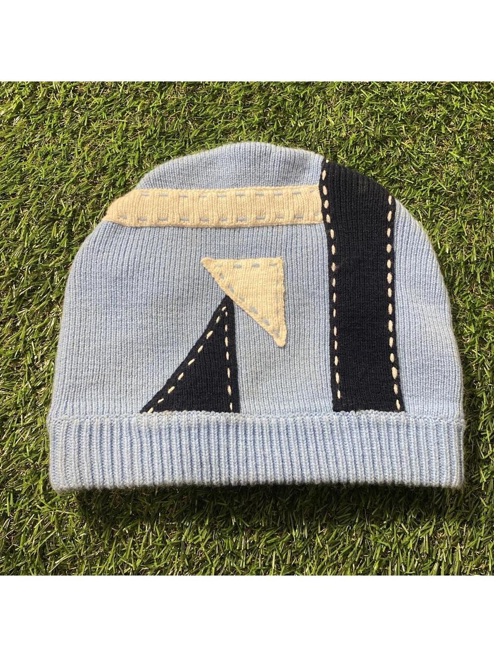 Vintage 90’s Fox Urbanwear Blue and black beanie with unique design